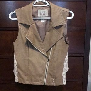 Nice vest, wear over anything!